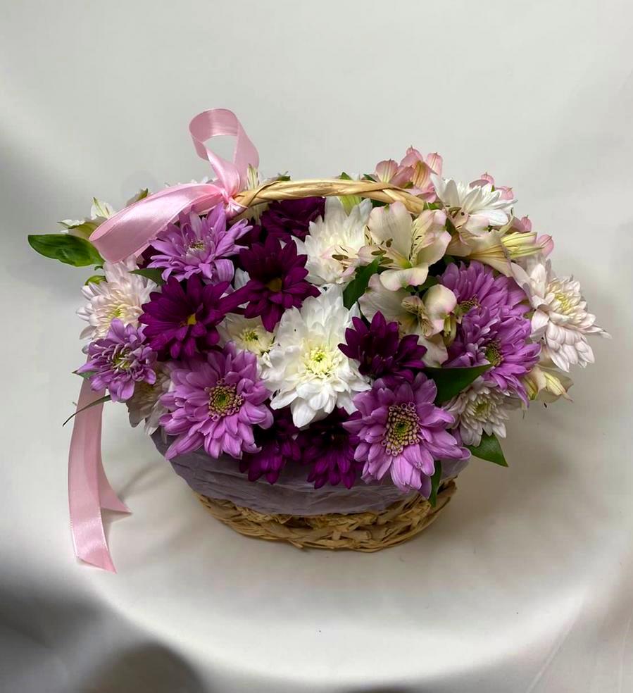 Цветочная композиция из Хризантемы и Альстромерии в корзине в Митякинской