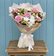 Букет цветов из:  Гвоздики, Орхидеи и Розы в Митякинской