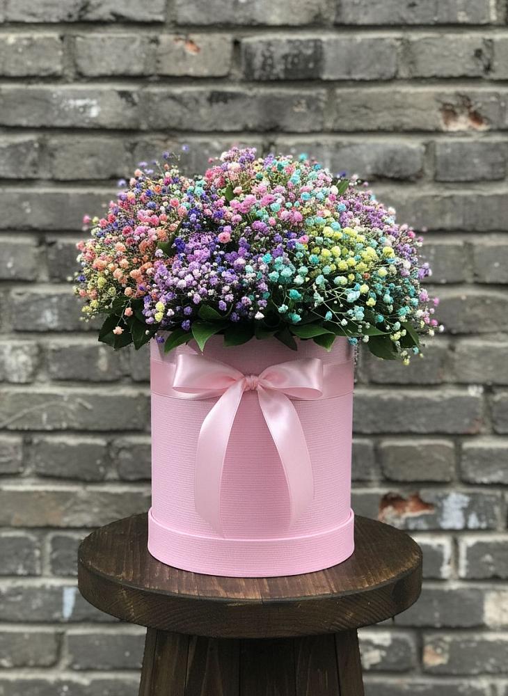 Цветочная композиция из Гипсофила и Розы в шляпной коробке в Митякинской