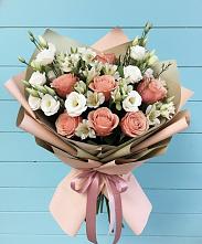 Букет цветов из:  Розы, Альстромерии и Лизиантусы в Митякинской