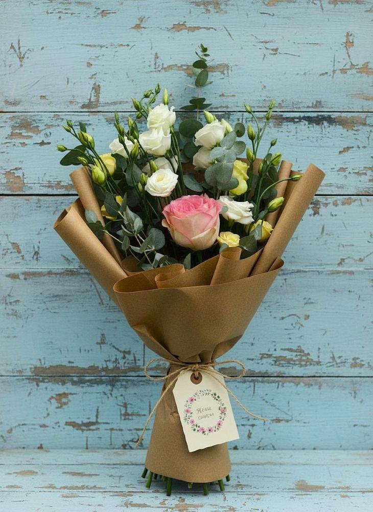 Букет цветов из: Розы и Лизиантусы в Митякинской