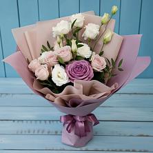 Букет цветов из:  Розы и Лизиантусы в Митякинской