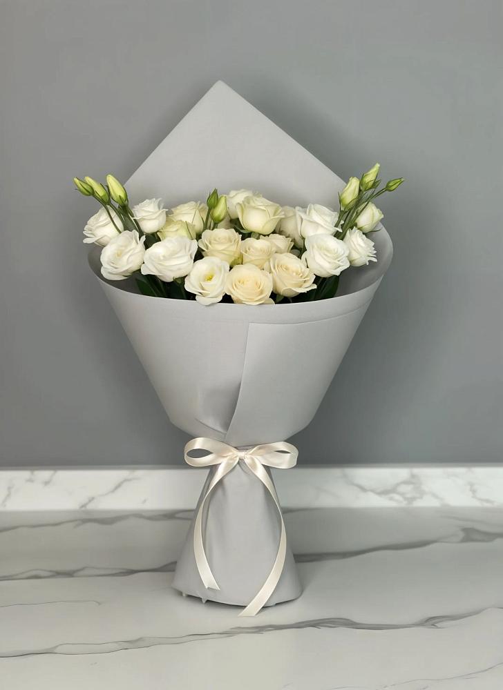 Букет цветов из: Розы и Лизиантусы в Митякинской