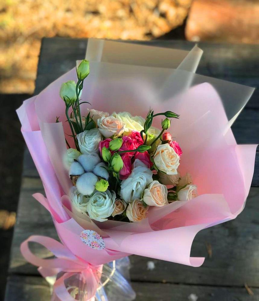 Букет цветов из: Розы и Лизиантусы в Митякинской