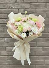 Букет цветов из:  Гвоздики, Розы, Лизиантусы и Хризантемы в Митякинской