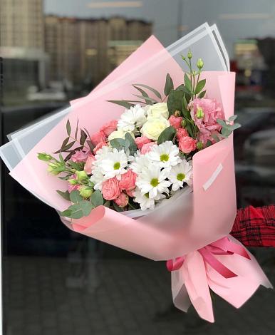 Букет цветов из: Розы, Лизиантусы и Хризантемы в Митякинской