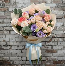 Букет цветов из:  Розы, Лизиантусы и Гвоздики в Митякинской